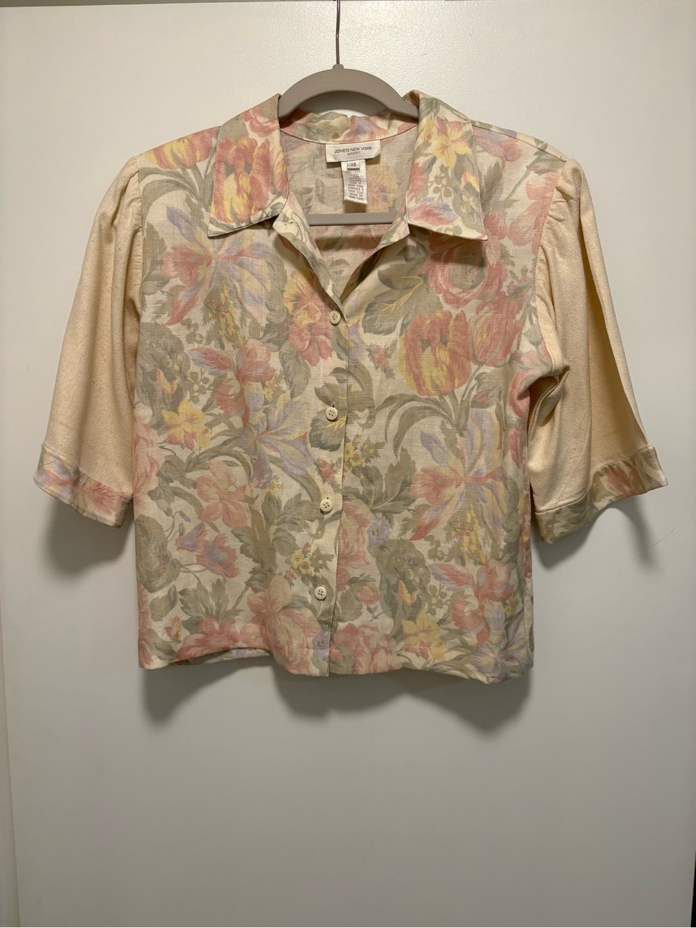 Vintage Jones New York Cream Floral Short-Sleeve Button-Front Shirt